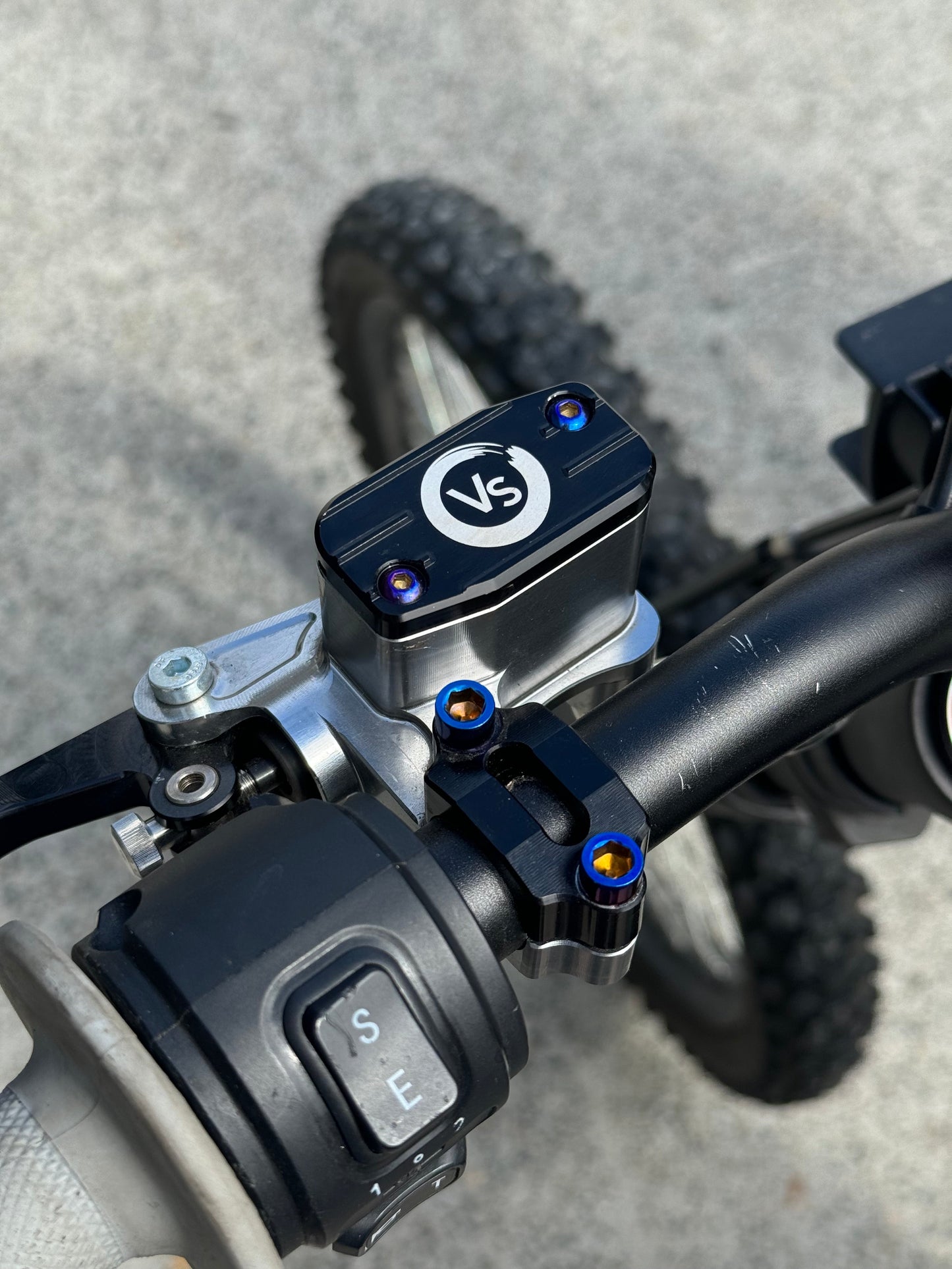 Titanium brake reservoir cap bolts