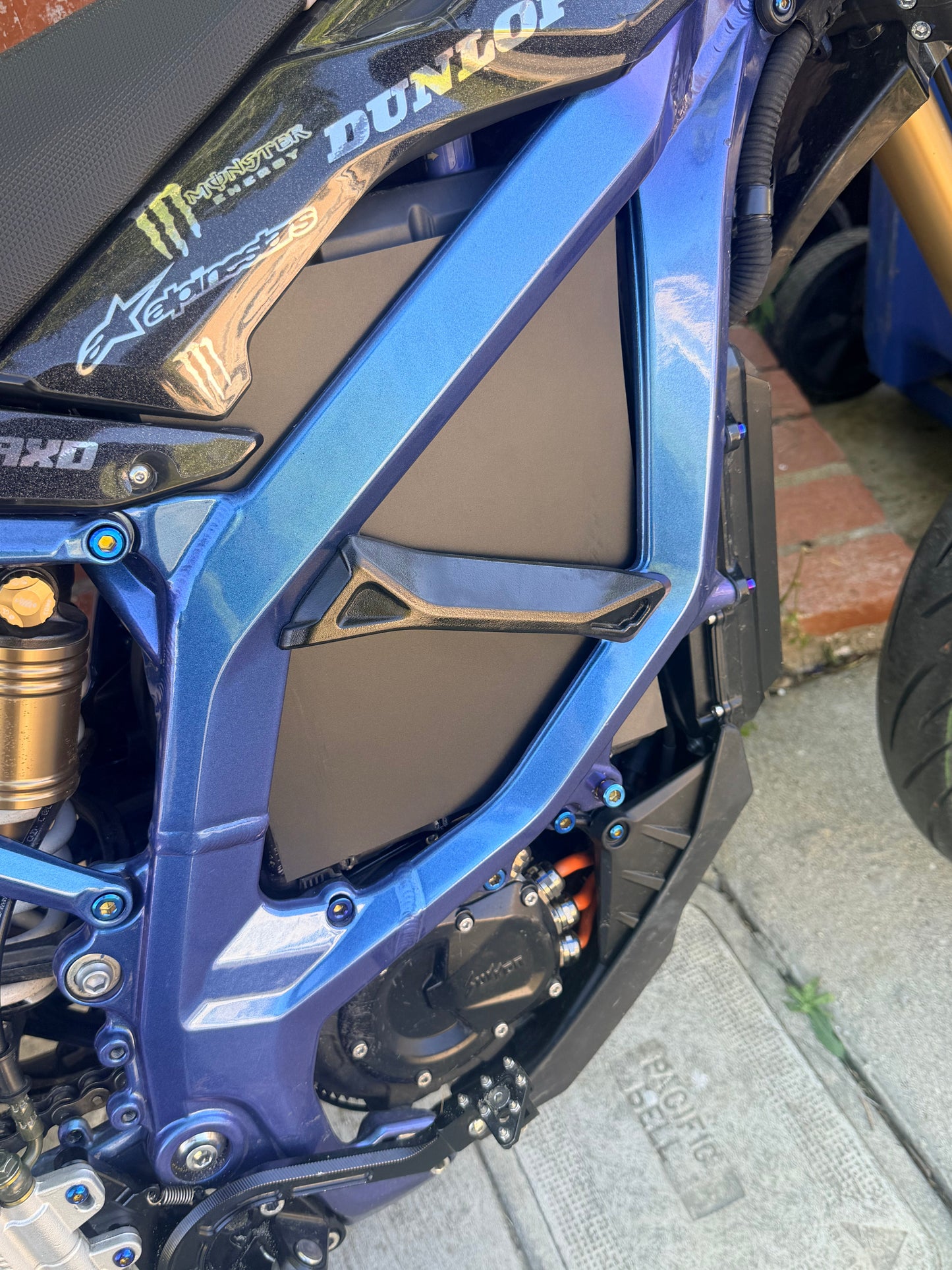 E moto battery shield